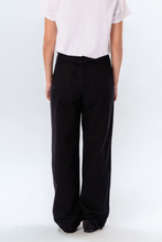Load image into Gallery viewer, The Original Performance Wide Jeans - Black Denim