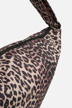 Carica l'immagine nel visualizzatore di Gallery, Amanda Xl Bumbag - Black Leo