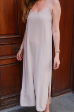 Carregar imagem no visualizador da galeria, Alicia Dress - Beige