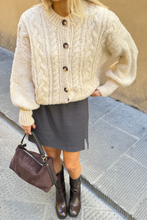 Carica l'immagine nel visualizzatore di Gallery, Botton Knit - Mid Grey