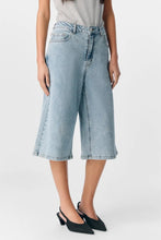 Load image into Gallery viewer, Isra Bermuda Shorts - Medium Blue Denim