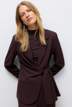 Carregar imagem no visualizador da galeria, Upama Tie Blazer - Chocolate Plum