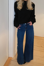 Load image into Gallery viewer, Bianca Low Waist Jeans - Medium Blue