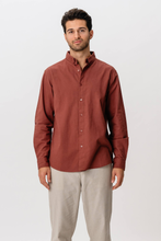 Load image into Gallery viewer, Linen Shirt - Terracotta