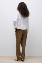 Cargar imagen en el visor de la galería, Ums V-Neck Shirt - Bright White