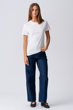 Carica l'immagine nel visualizzatore di Gallery, Basic Light T-shirt - White