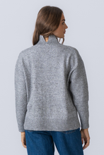 Charger l'image dans la galerie, Chauffeur à col polo tricoté surdimensionné - mélange gris clair