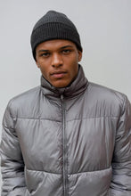 Carica l'immagine nel visualizzatore di Gallery, Knitted beanie - Black