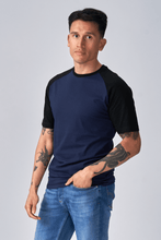 Carica l'immagine nel visualizzatore di Gallery, T-shirt Raglan di base-Navy nero