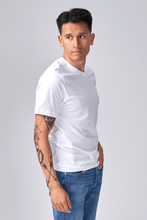Carica l'immagine nel visualizzatore di Gallery, T -shirt Vneck di base - bianco