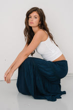 Afbeelding in Gallery-weergave laden, Alma Maxi Skirt - Navy blue