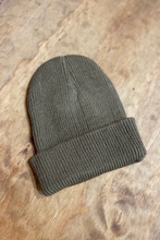 Charger l'image dans la galerie, Knitted beanie - Coffee