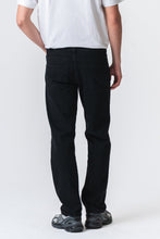 Cargar imagen en el visor de la galería, Relaxed Fit Jeans - Solid Black