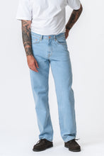 Charger l'image dans la galerie, Noah Loose Fit Jeans - Light Blue Denim