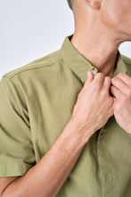 Carica l'immagine nel visualizzatore di Gallery, Short Sleeve Linen Shirt - Kiwi