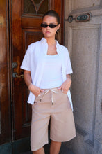 Load image into Gallery viewer, Avery Bermuda Jeans - Sandshell