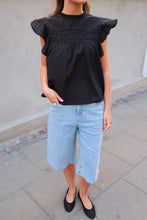 Carica l'immagine nel visualizzatore di Gallery, Kath Long Denim Shorts - Light Blue Denim