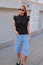 Carica l'immagine nel visualizzatore di Gallery, Kath Long Denim Shorts - Light Blue Denim