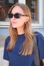 Cargar imagen en el visor de la galería, Saga Sunglasses - Black