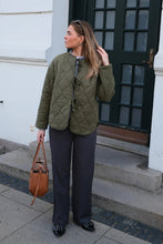 Carica l'immagine nel visualizzatore di Gallery, Sabine LS Quilted Jacket - Rifle Green