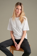 Charger l'image dans la galerie, T-shirt surdimensionné - blanc