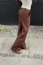 Charger l'image dans la galerie, Low Waist Suit Pants - Brown
