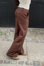 Charger l'image dans la galerie, Low Waist Suit Pants - Brown