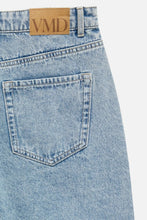 Carica l'immagine nel visualizzatore di Gallery, Kath Long Denim Shorts - Light Blue Denim
