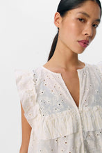 Cargar imagen en el visor de la galería, Cillie Frill Top - Cloud Dancer