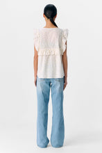 Cargar imagen en el visor de la galería, Cillie Frill Top - Cloud Dancer