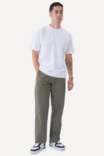 Carica l'immagine nel visualizzatore di Gallery, Straight Cotton Chino - Olive