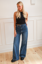 Load image into Gallery viewer, Amalia Jeans - Medium Blue