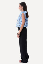 Cargar imagen en el visor de la galería, Wilma Top - Light Blue/Brown Dots