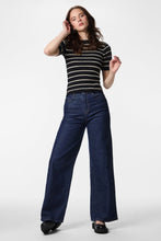 Carica l'immagine nel visualizzatore di Gallery, Mira O-Neck Knit - Black Birch