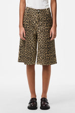 Carregar imagem no visualizador da galeria, Salume Wide Denim Shorts - White Pepper Leo
