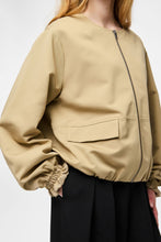 Charger l'image dans la galerie, Berit Balloon Bomber Jacket - Travertine