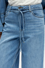 Carica l'immagine nel visualizzatore di Gallery, Rosie Wide Jeans - Light Blue Denim
