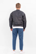 Afbeelding in Gallery-weergave laden, Clay Bomber Jacket - Zwart