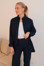 Load image into Gallery viewer, Boyfriend Oxford Shirt - Navy