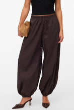 Load image into Gallery viewer, Lotus Balloon Trousers - Chocolate Torte