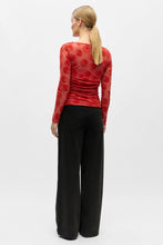 Charger l'image dans la galerie, Elodie Top - Cranberry Poinsette Roses