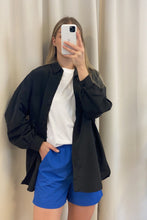 Afbeelding in Gallery-weergave laden, Chrilina oversized shirt - zwart