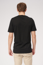 Load image into Gallery viewer, Basic Vneck t-shirt - Black