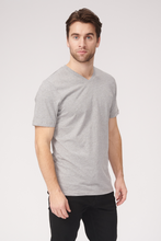 Load image into Gallery viewer, Basic Vneck t-shirt - Oxford Gray