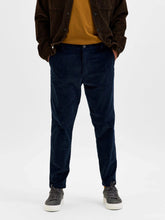 Cargar imagen en el visor de la galería, Slimtape-Repton Cord Pants - Dark Sapphire - Selected Homme - Blue