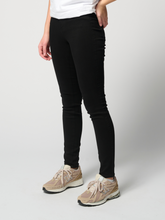 Carica l'immagine nel visualizzatore di Gallery, The Original Performance Skinny Jeans - Black Denim - TeeShoppen - Black 3