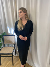 Load image into Gallery viewer, Silla Midi V-Neck Knit Dress - Black - PIECES - Black 2