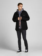 Carregar imagem no visualizador da galeria, Ollie Shirt jacket - Black - Jack & Jones - Black 2