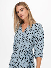 Carica l'immagine nel visualizzatore di Gallery, Olivia 3/4 Wrap Midi Dress - Blue Fog - ONLY - Blue 3