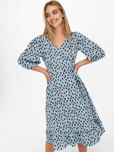 Carica l'immagine nel visualizzatore di Gallery, Olivia 3/4 Wrap Midi Dress - Blue Fog - ONLY - Blue 4